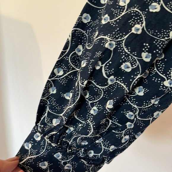 Aritzia Wilfred blue and white floral blouse size small - Picture 5 of 7